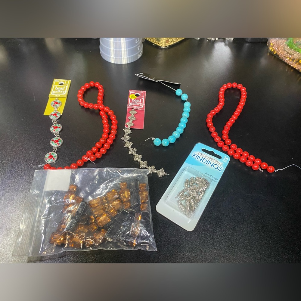 Stone and miscellaneous craft beads lot